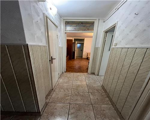 Apartament 3 camere etajul 1 si balcon in zona Rahovei
