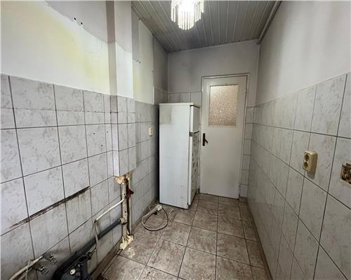 Apartament 3 camere etajul 1 si balcon in zona Rahovei
