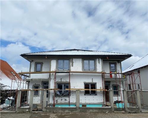 Casa cu 4 camere 2 bai si curte 180 mp in Selimbar