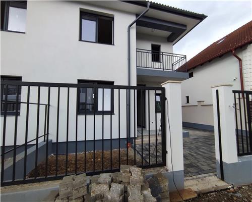 Casa cu 4 camere 2 bai si curte 180 mp in Selimbar