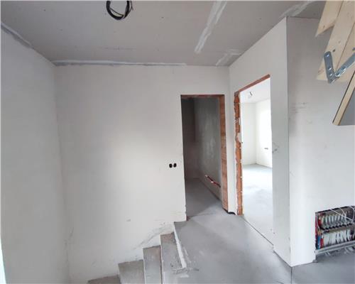 Casa cu 4 camere 2 bai si curte 180 mp in Selimbar