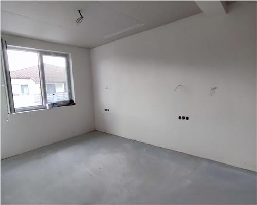 Casa cu 4 camere 2 bai si curte 180 mp in Selimbar