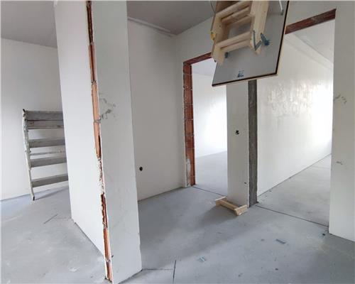 Casa cu 4 camere 2 bai si curte 180 mp in Selimbar