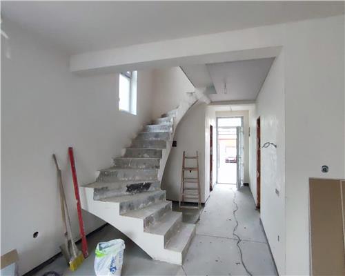 Casa cu 4 camere 2 bai si curte 180 mp in Selimbar