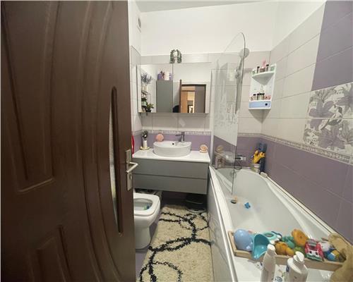 Apartament 2 camere cu balcon si parcare pe Calea Cisnadiei