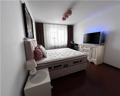 Apartament cu 3 camere 2 bai si 2 locuri de parcare in Turnisor