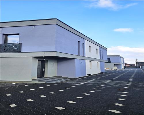 Casa tip duplex 4 camere teren 220 mp in Cristian