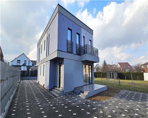 Casa tip duplex 4 camere teren 220 mp in Cristian