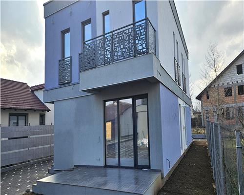 Casa tip duplex 4 camere teren 220 mp in Cristian