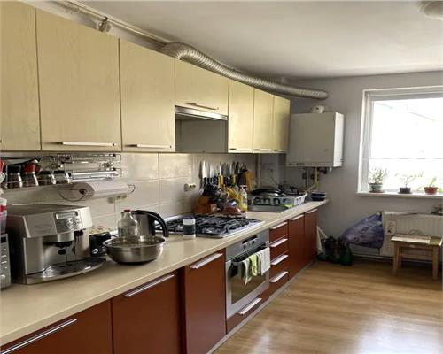 Apartament 3 camere cu balcon zona Rahova