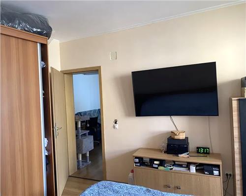 Apartament 3 camere cu balcon zona Rahova