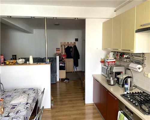 Apartament 3 camere cu balcon zona Rahova