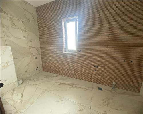 Apartament decomandat etaj 1 la cheie 56 mp utili balcon 7 mp Doamna Stanca