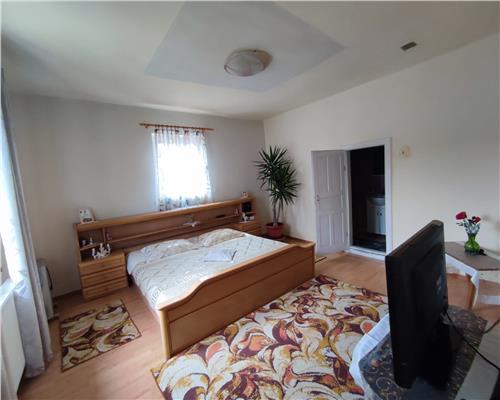 Casa cu 4 camere 2 bai si 900 mp teren in Seica Mica