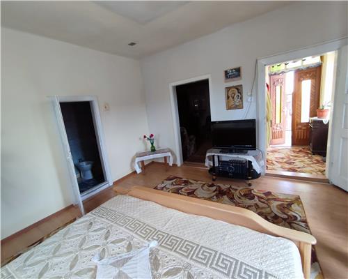 Casa cu 4 camere 2 bai si 900 mp teren in Seica Mica
