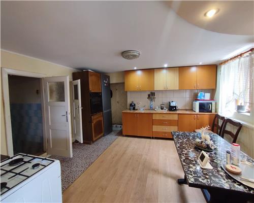 Casa cu 4 camere 2 bai si 900 mp teren in Seica Mica