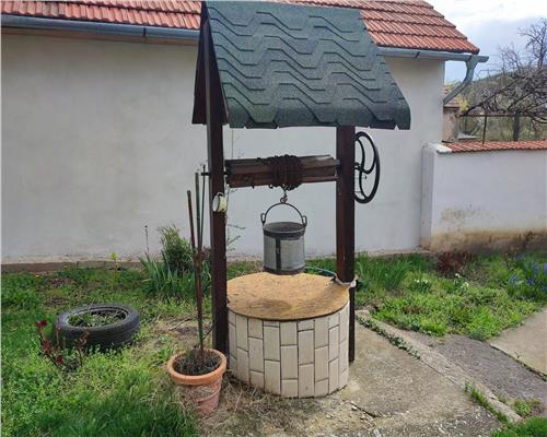 Casa cu 4 camere 2 bai si 900 mp teren in Seica Mica