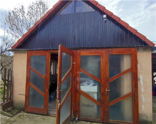 Casa cu 4 camere 2 bai si 900 mp teren in Seica Mica