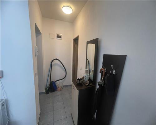 Apartament 2 camere cu balcon si parcare zona Calea Cisnadiei