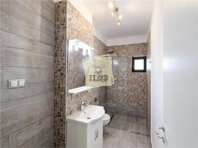 Apartament de LUX la vila cu 3 camere si balcon in zona Trei Stejari