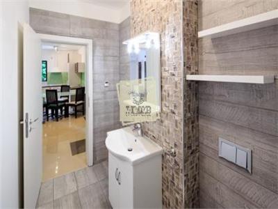 Apartament de LUX la vila cu 3 camere si balcon in zona Trei Stejari