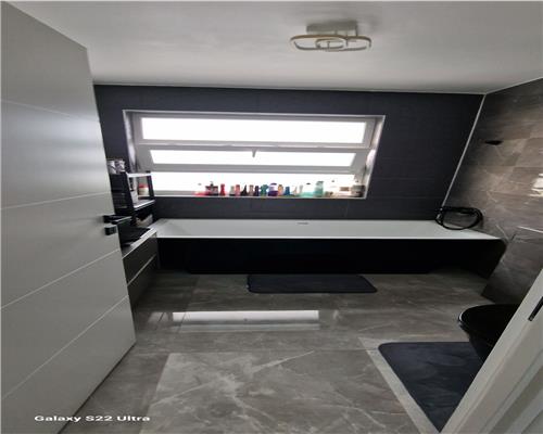 Casa individuala cu 4 camere 3 bai curte libera 225 mp in Selimbar
