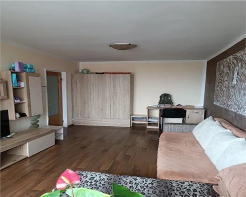 Apartament 2 camere decomandat cu balcon in zona Ciresica