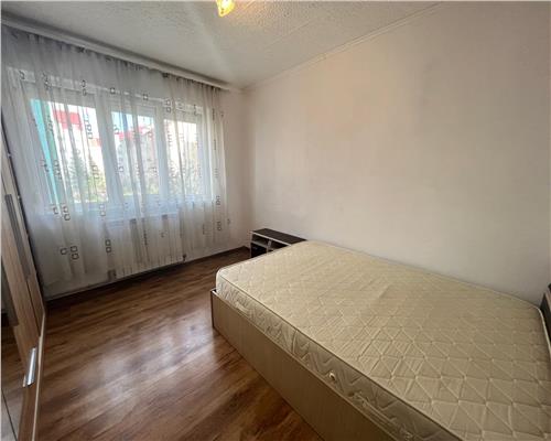Apartament cu 3 camere si balcon etaj 2 in Vasile Aaron