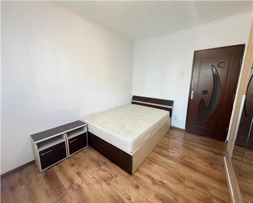 Apartament cu 3 camere si balcon etaj 2 in Vasile Aaron