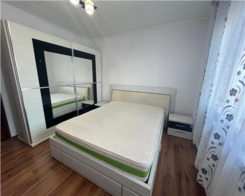 Apartament cu 3 camere si balcon etaj 2 in Vasile Aaron