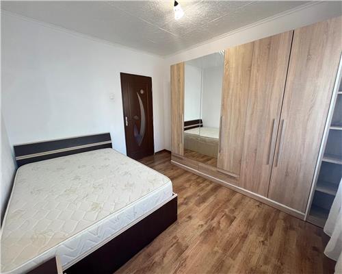 Apartament cu 3 camere si balcon etaj 2 in Vasile Aaron