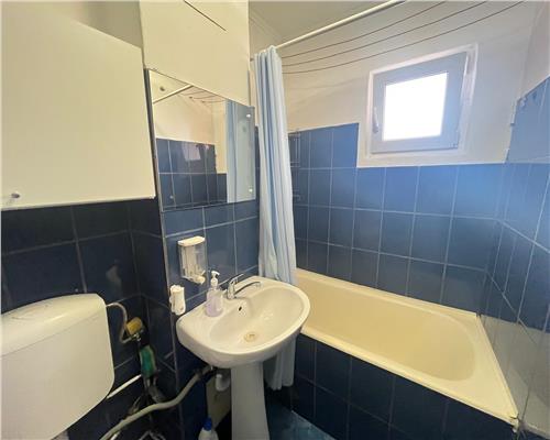 Apartament cu 3 camere si balcon etaj 2 in Vasile Aaron