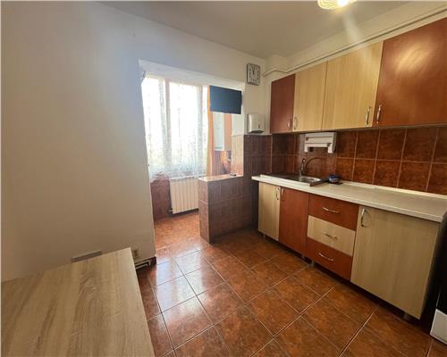 Apartament cu 3 camere si balcon etaj 2 in Vasile Aaron