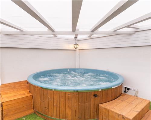 Penthouse cu 2 terase jacuzzi si loc de parcare in Deventer