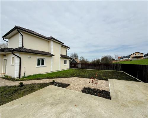 Casa mobilata 120 mpu 4 camere 2 bai cu teren 500 mp 10 min de Sibiu