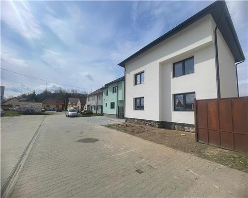 Casa cu 4 camere si 3 bai pretabila birouri in Sura  Mare