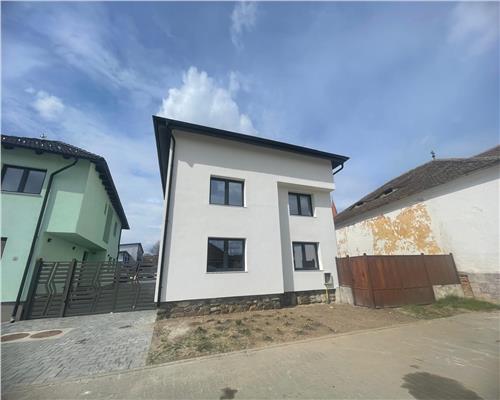 Casa cu 4 camere si 3 bai pretabila birouri in Sura  Mare