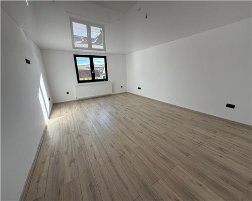 Casa cu 4 camere si 3 bai pretabila birouri in Sura  Mare