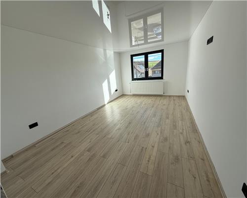 Casa cu 4 camere si 3 bai pretabila birouri in Sura  Mare