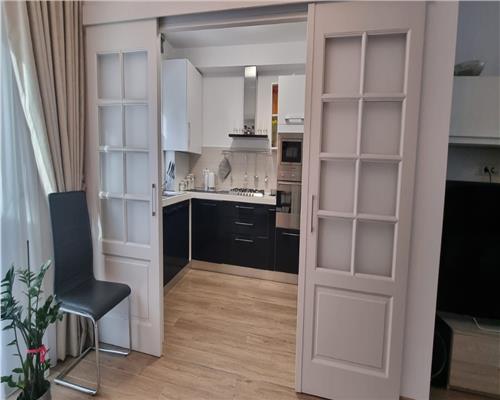 Casa cu 5 camere 3 bai si curte in Padurea Dumbrava