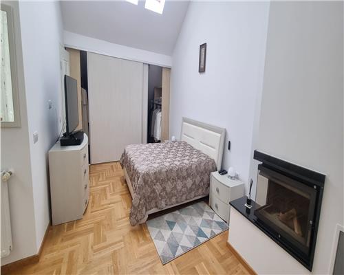 Casa cu 5 camere 3 bai si curte in Padurea Dumbrava