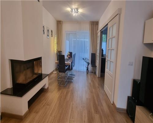 Casa cu 5 camere 3 bai si curte in Padurea Dumbrava