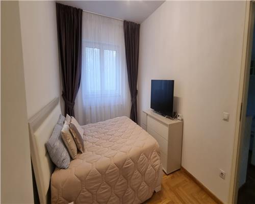Casa cu 5 camere 3 bai si curte in Padurea Dumbrava