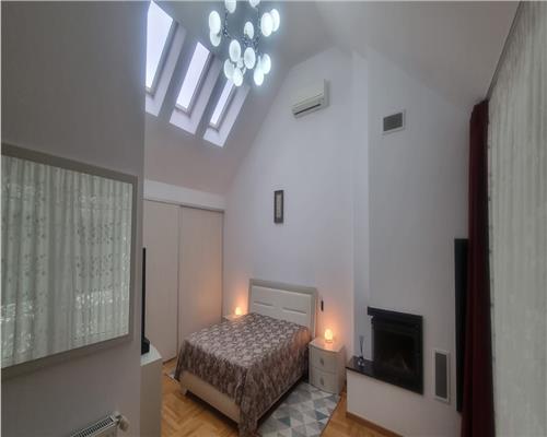 Casa cu 5 camere 3 bai si curte in Padurea Dumbrava