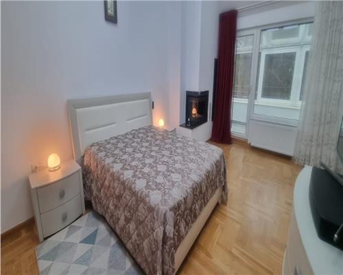 Casa cu 5 camere 3 bai si curte in Padurea Dumbrava