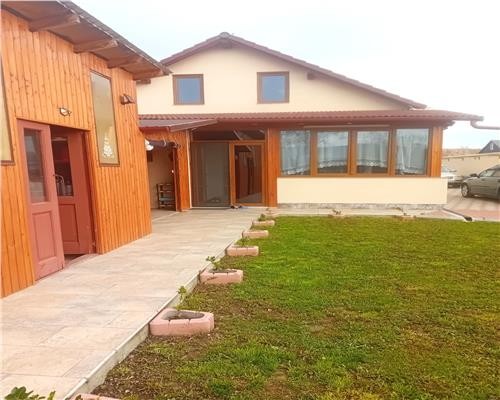 Casa individuala cu 4 camere 600 mp in Cristian