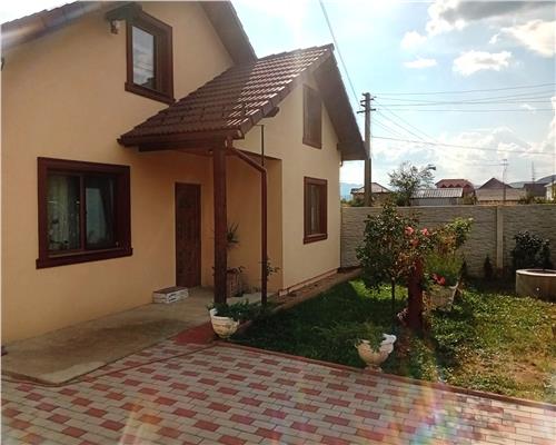 Casa individuala cu 4 camere 600 mp in Cristian