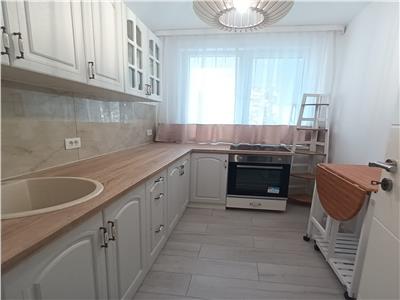 Apartament nou de lux cu 3 camere si balcon pe Bd Mihai Viteazu