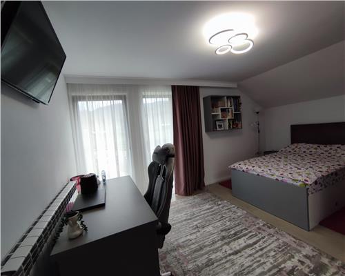Casa cu 4 camere 3 bai garaj inchis si teren 550 mp in Tocile