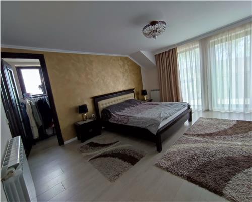 Casa cu 4 camere 3 bai garaj inchis si teren 550 mp in Tocile
